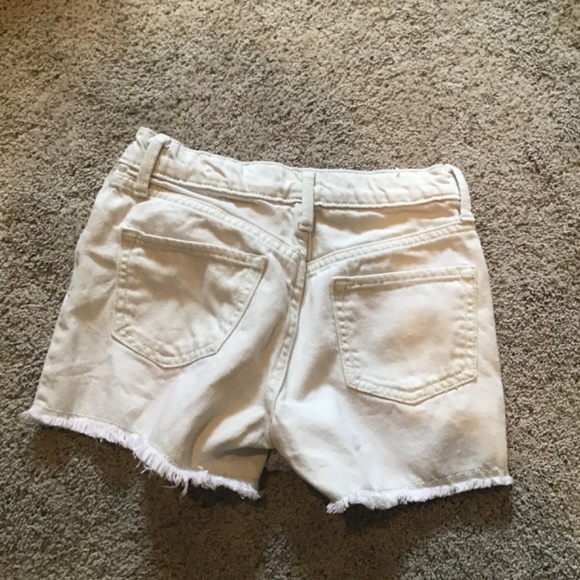 Beige Old Navy jean shorts - Picture 2 of 2